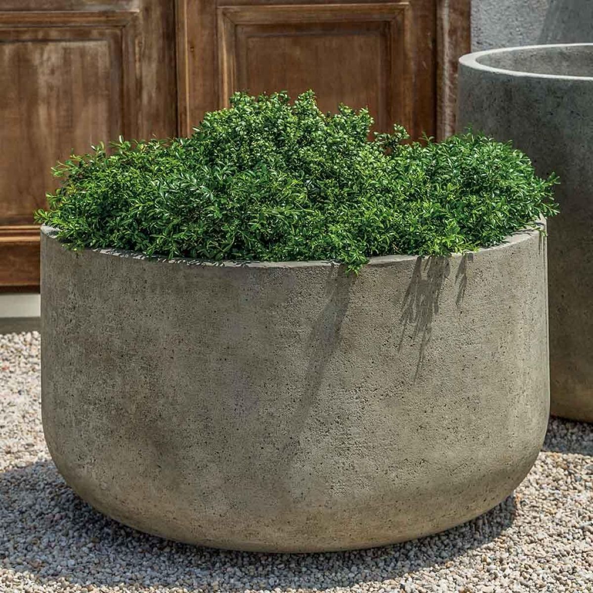 p870-low-tribeca-planter-xlg-cast-stone-gs.jpg
