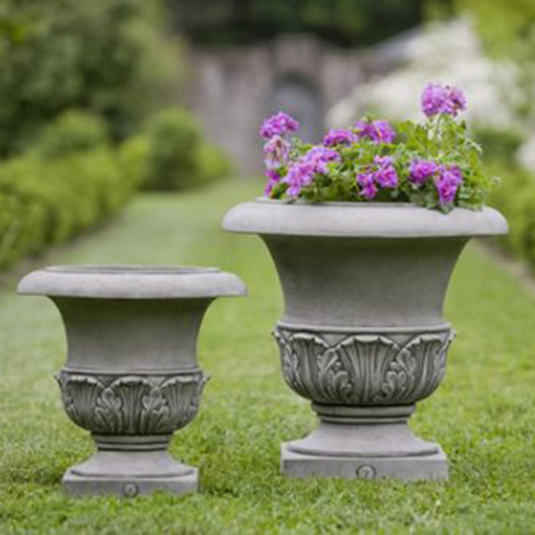 Campania - Williamsburg Small Acanthus Planter P-497B