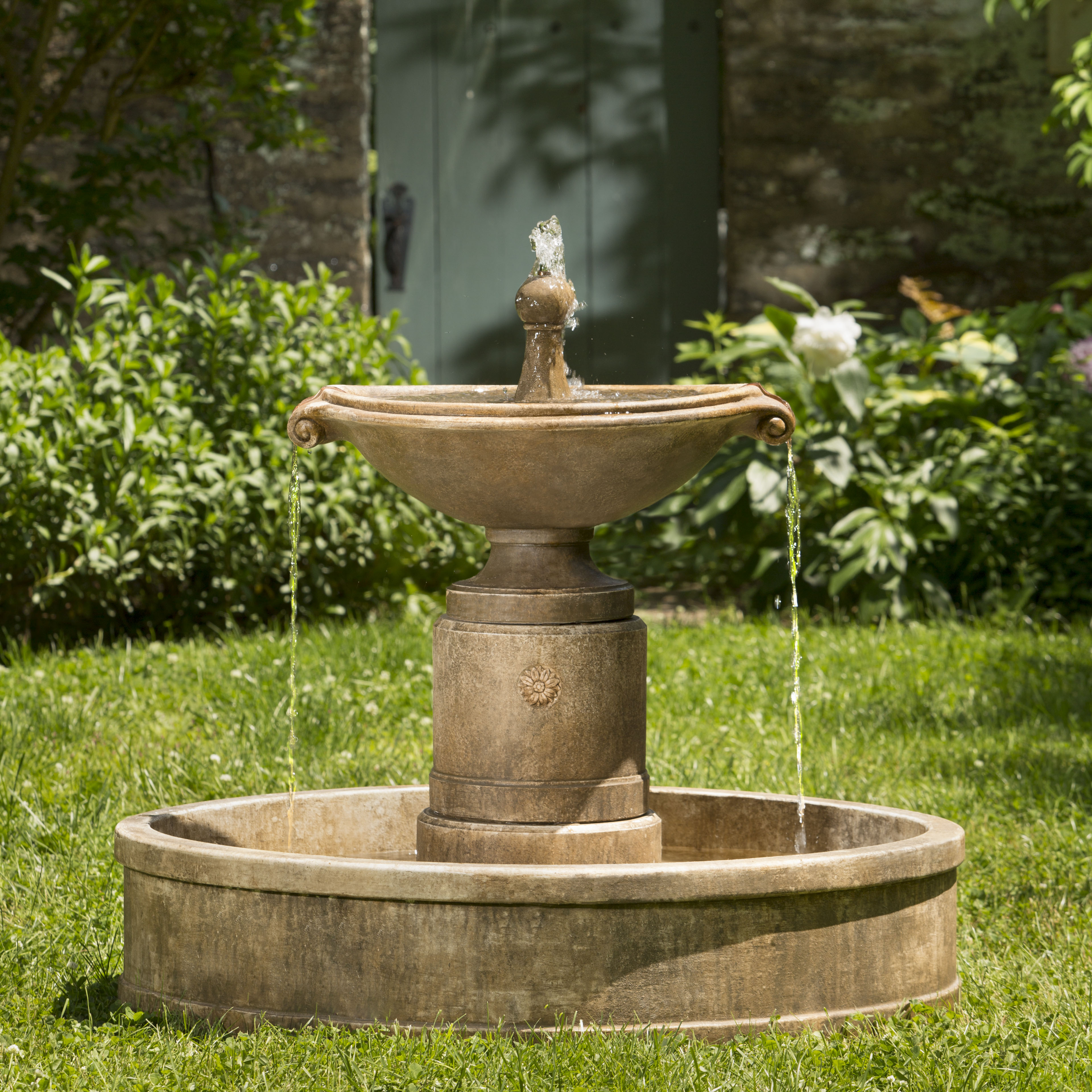 Campania - Borghese in Basin Fountain FT-224